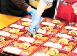 お弁当の調理、盛付、調理補助写真