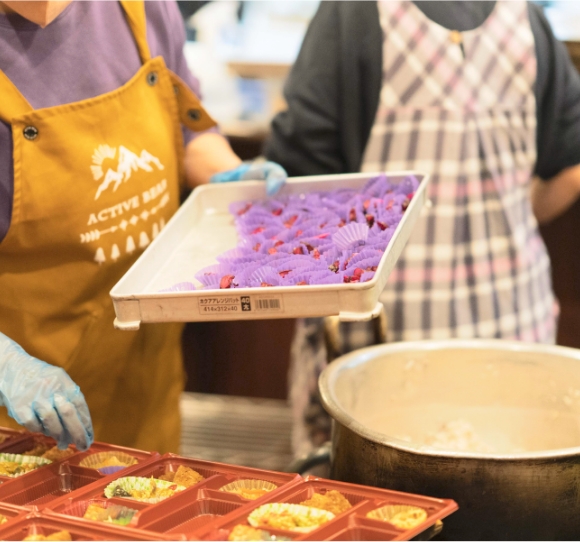 お弁当製造・宅配の風景