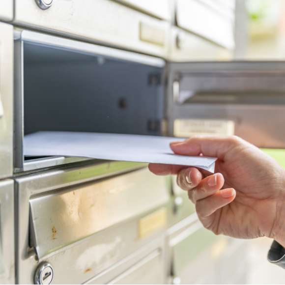 近隣へのポスティングの風景